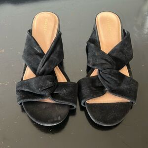 Halogen Women's Black Cross-Strap Heeled Sandals